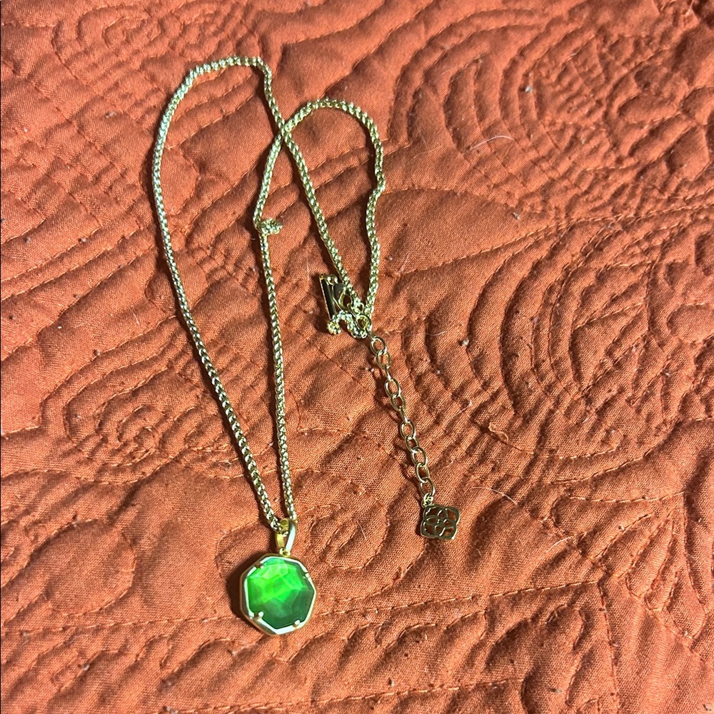 Kendra Scott Davie Pendant Necklace‎ in Peridot